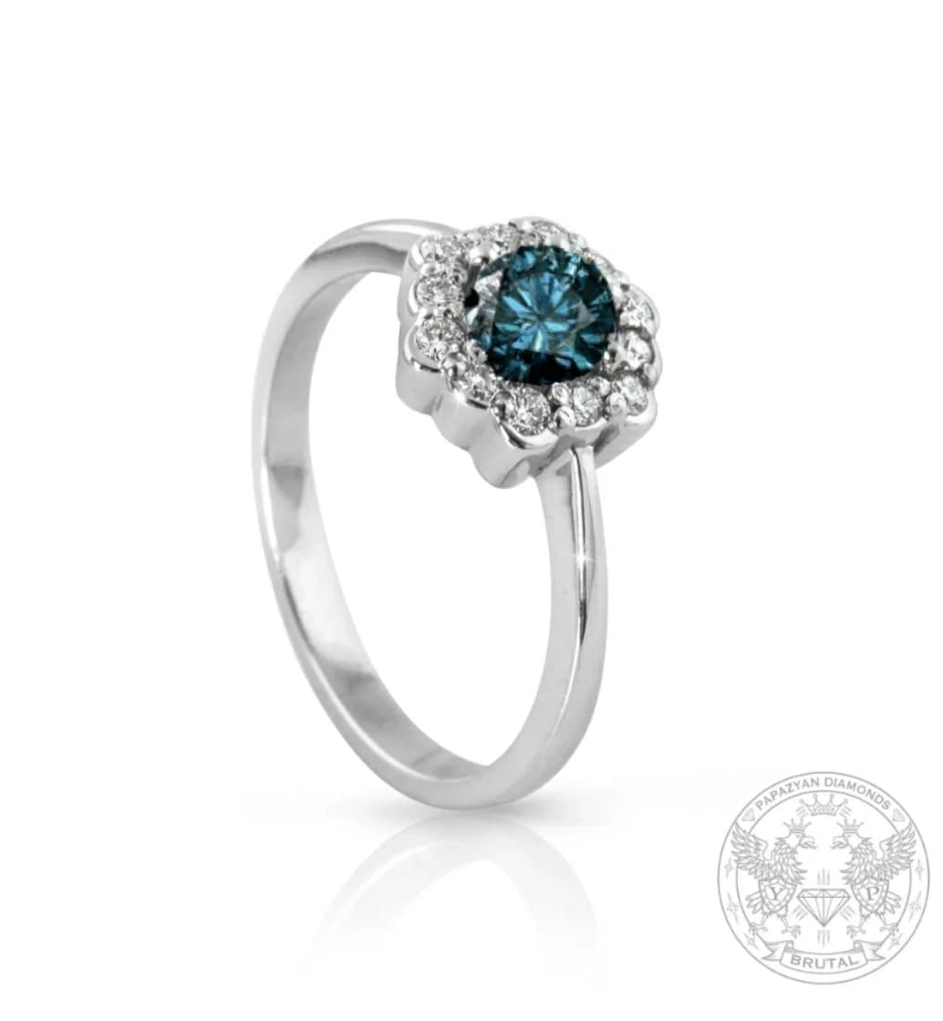Годежен пръстен с диамант 0,53 ct и странични брилянти 0,15 ct в бяло злато 750