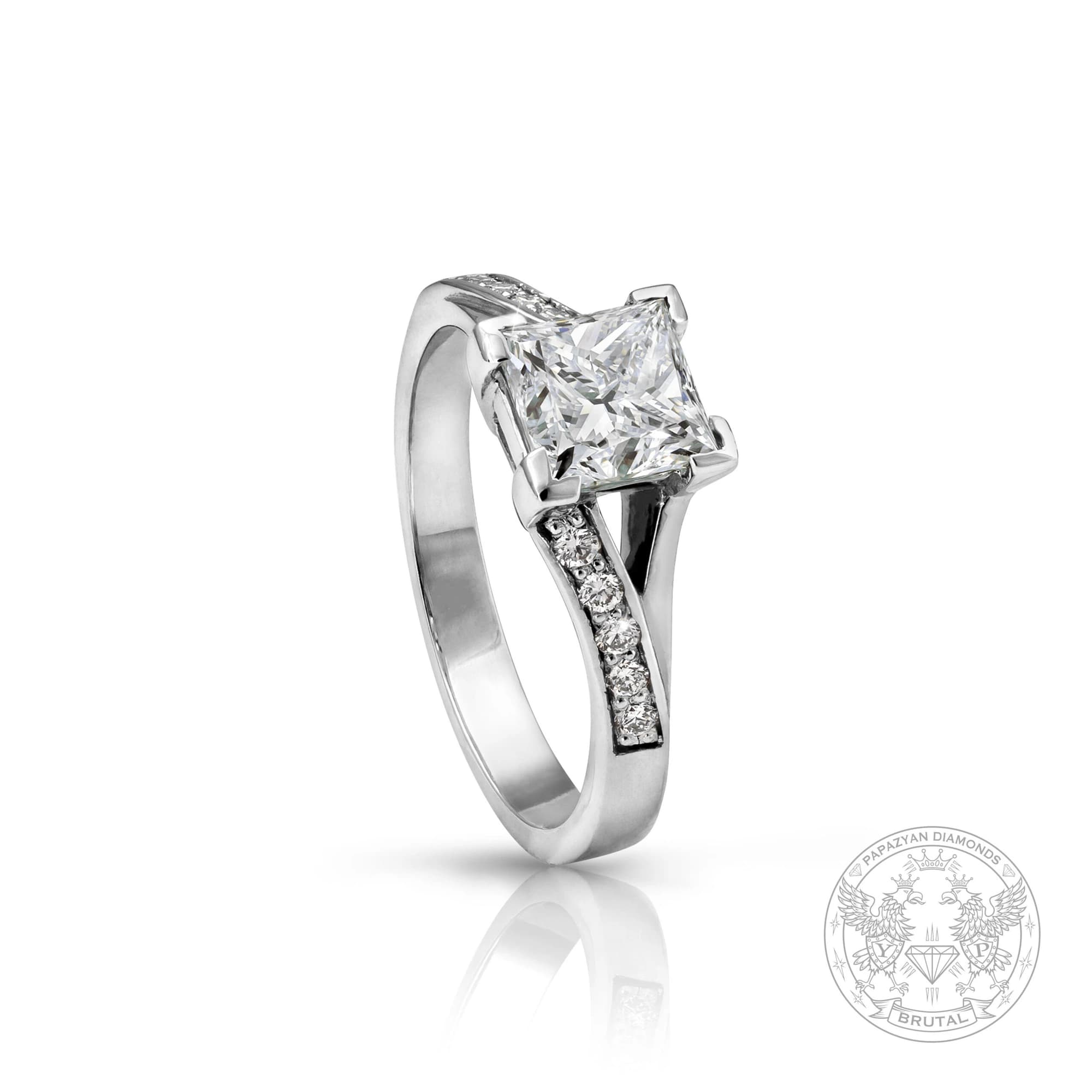 Годежен пръстен с диамант Princess 1 ct и странични брилянти 0,17 ct в злато 585 — GIA сертифициран