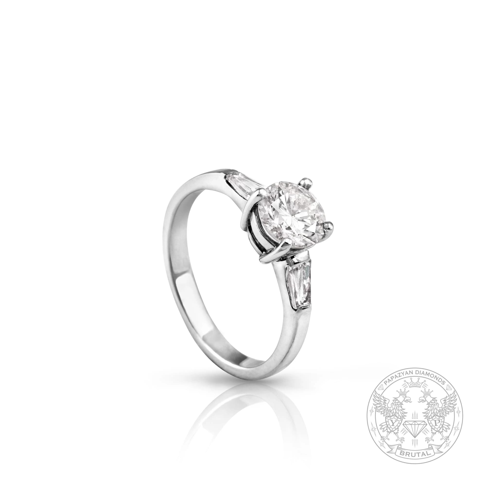 Годежен пръстен с диамант 0,85 ct и странични брилянти 0,3 ct в бяло злато 585