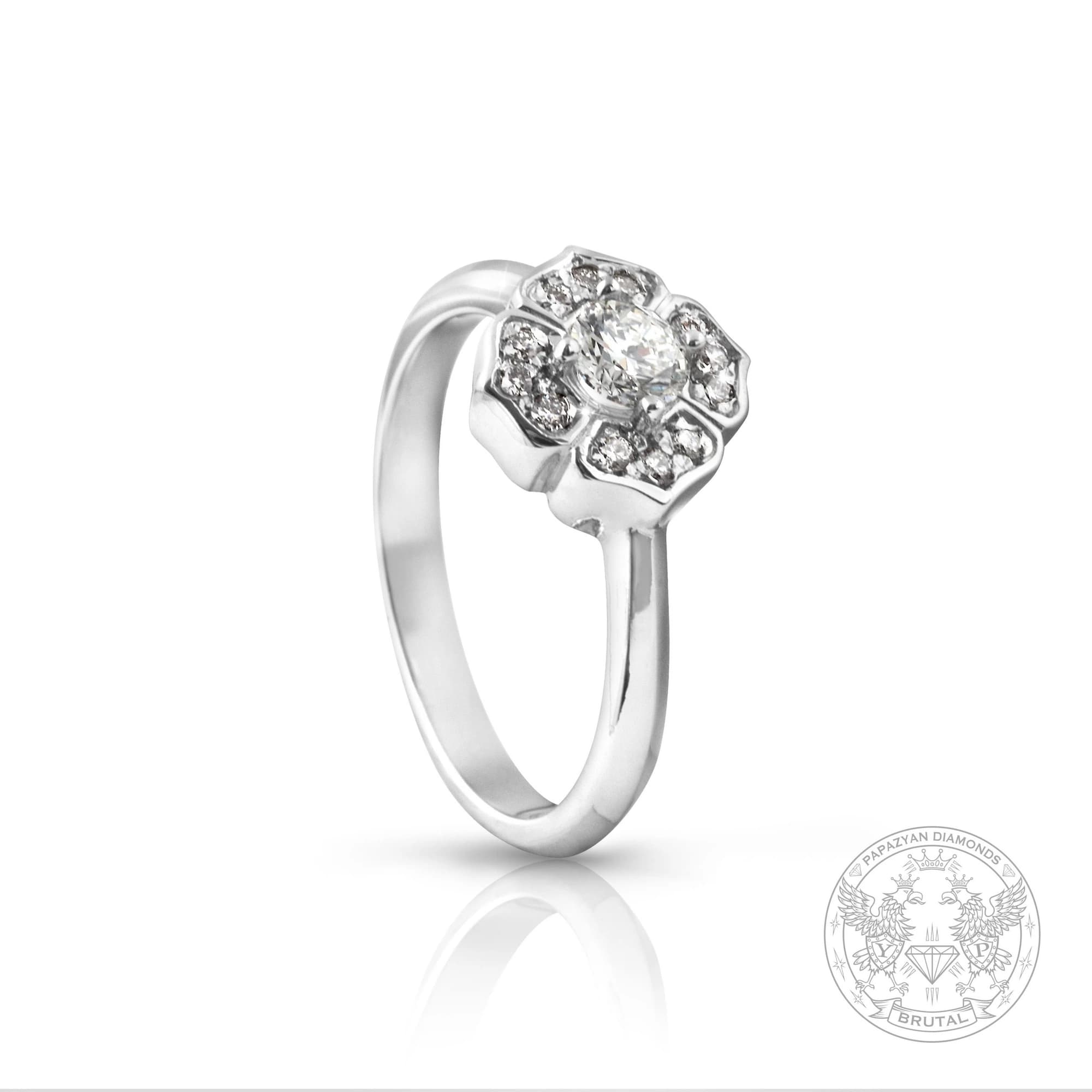 Годежен пръстен с диамант 0,25 ct и странични брилянти 0,09 ct в бяло злато 750