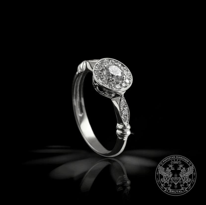 Годежен пръстен с диамант 0,2 ct и странични брилянти 0,15 ct в бяло злато 585