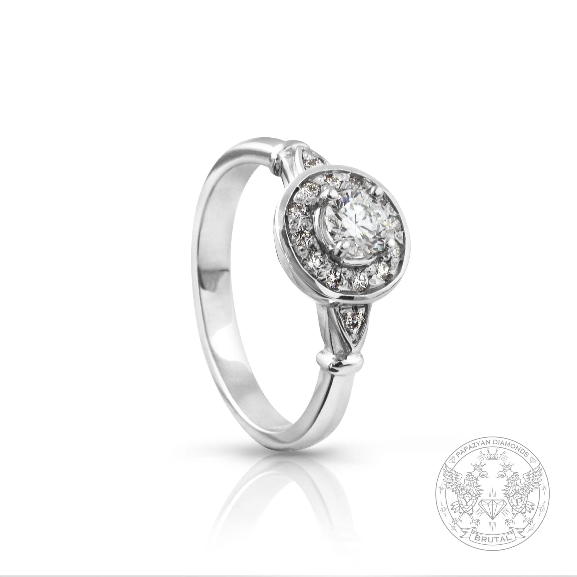 Годежен пръстен с диамант 0,251 ct и странични брилянти 0,11 ct в бяло злато 750