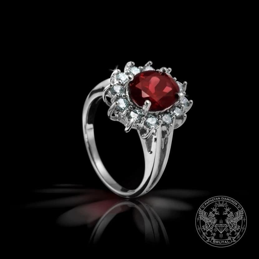 Годежен пръстен с диамант 0,68 ct и странични брилянти 2,4 ct в бяло злато 585