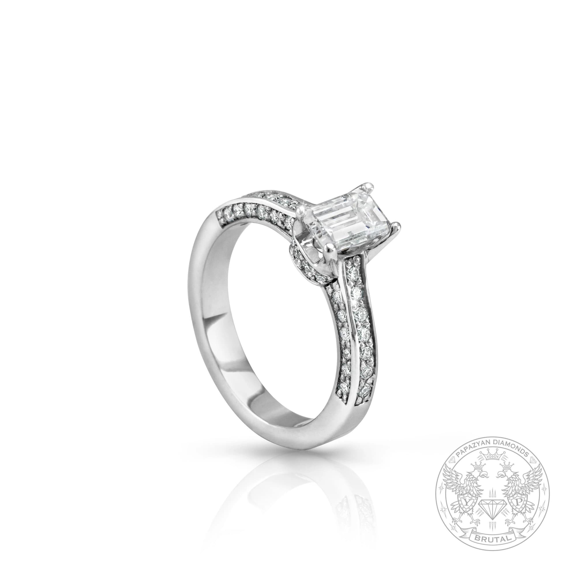 Годежен пръстен с диамант 0,85 ct и странични брилянти 0,37 ct в бяло злато 585 — CGL сертифициран