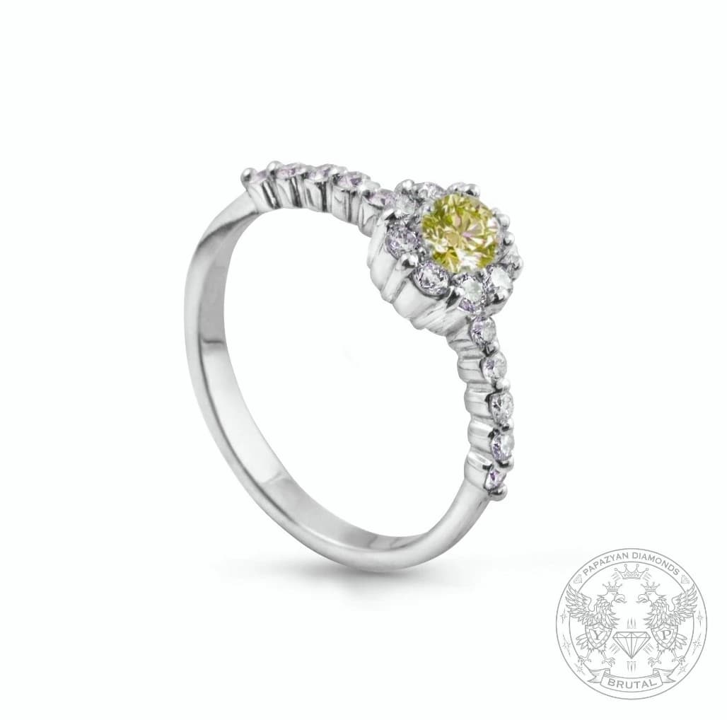 Годежен пръстен с диамант 0,25 ct и странични брилянти 0,3 ct в бяло злато 585