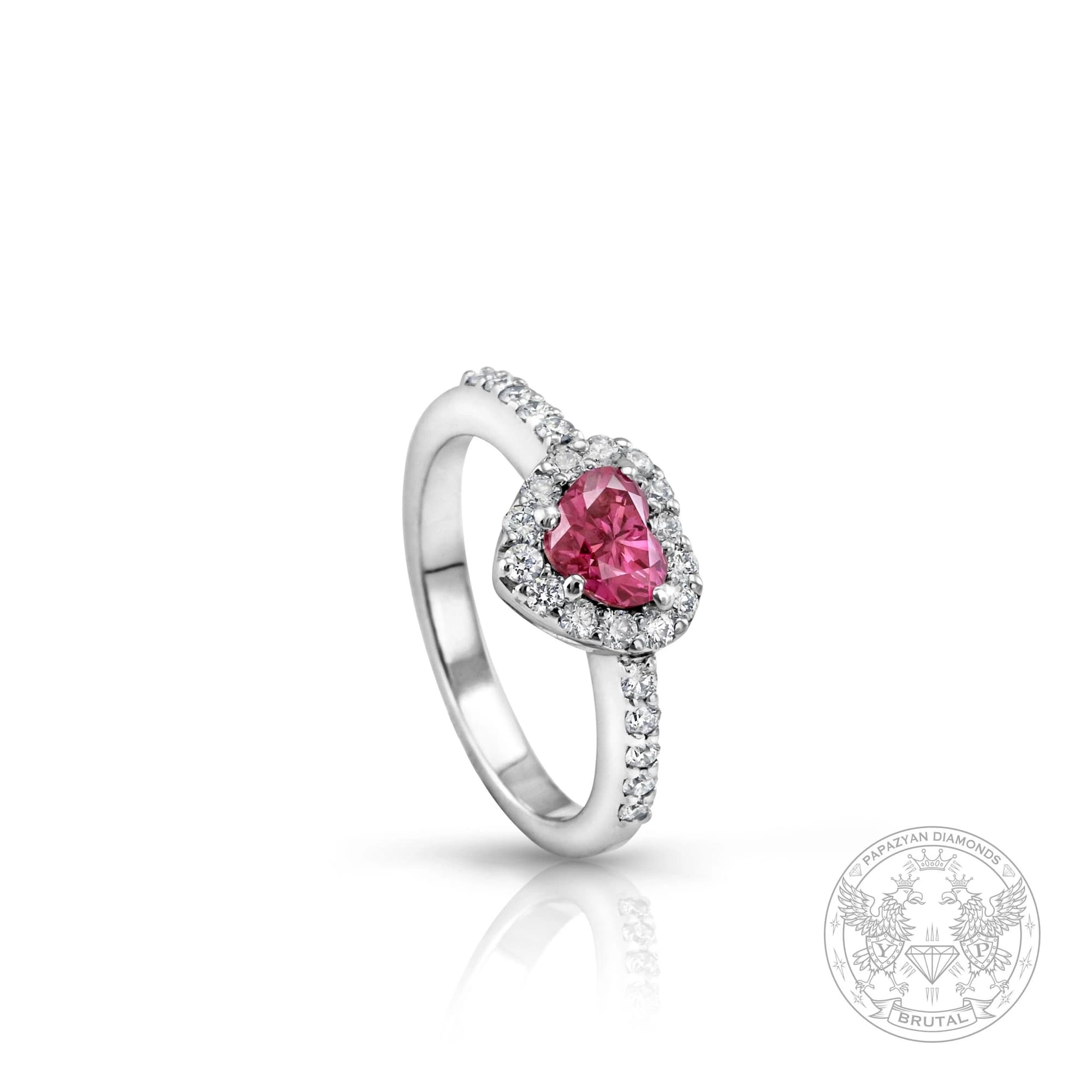 Годежен пръстен с диамант Heart 0,49 ct и странични брилянти 0,3 ct в бяло злато 585