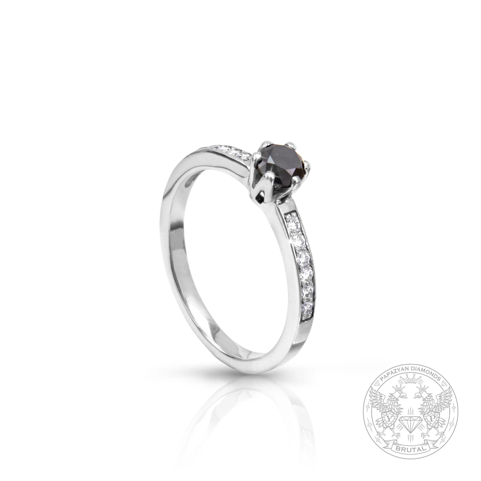 Годежен пръстен с диамант 0,35 ct и странични брилянти 0,13 ct в бяло злато 585