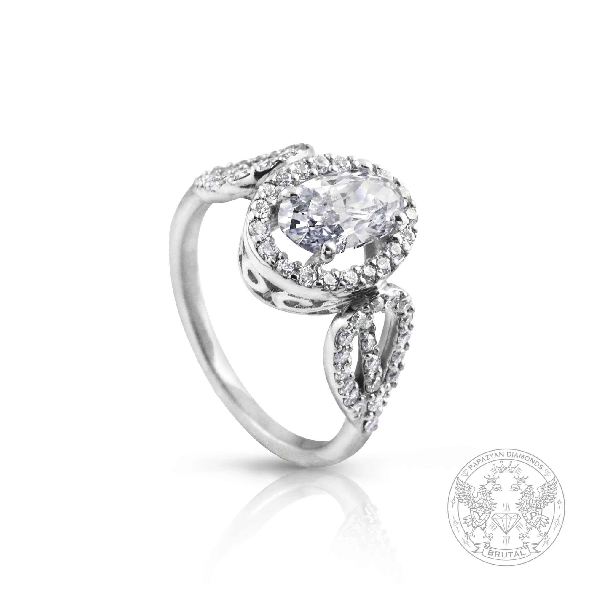 Годежен пръстен с диамант Oval 0,93 ct и странични брилянти 0,3 ct в бяло злато 585