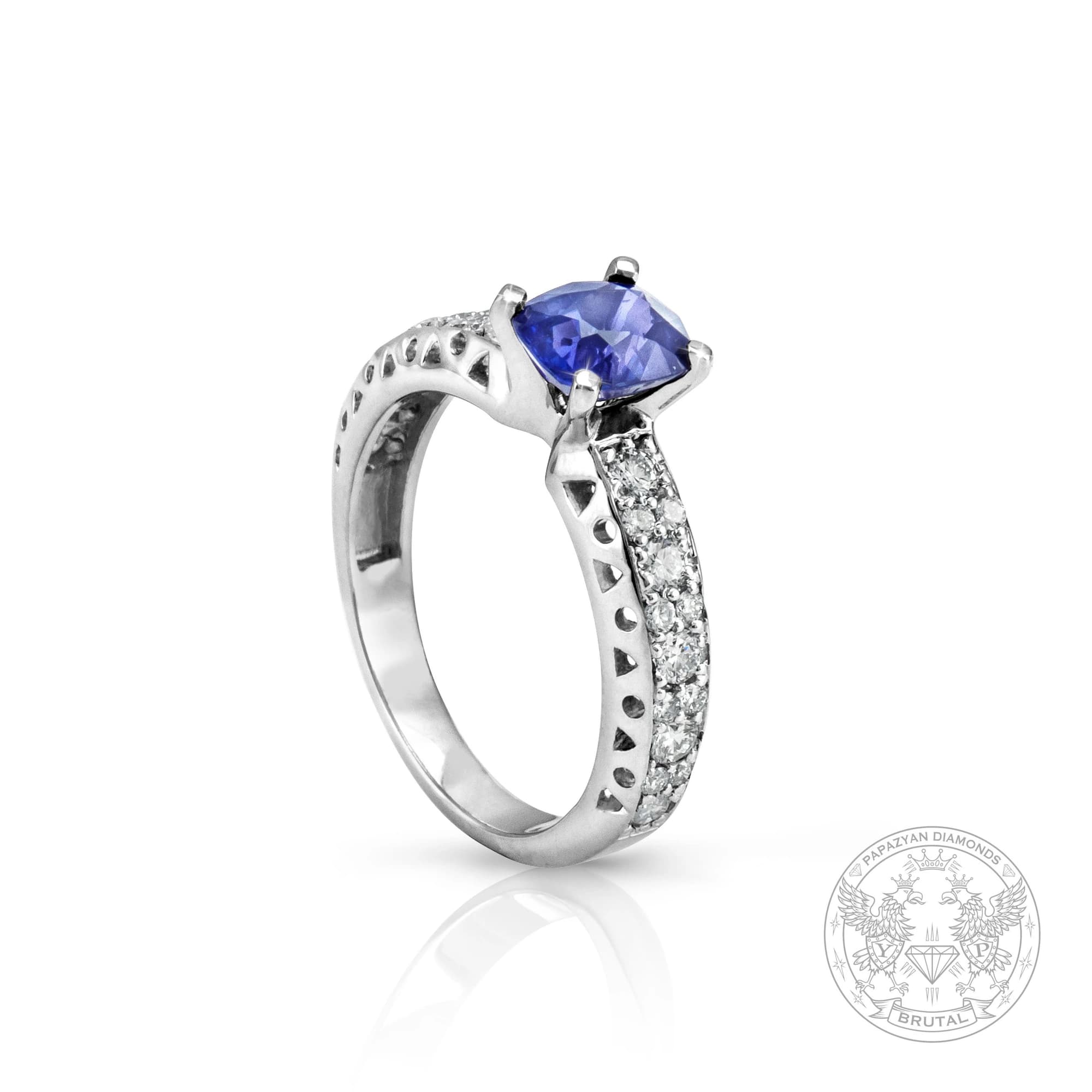 Годежен пръстен със сапфир 1,1 ct и странични брилянти 0,38 ct в бяло злато 585