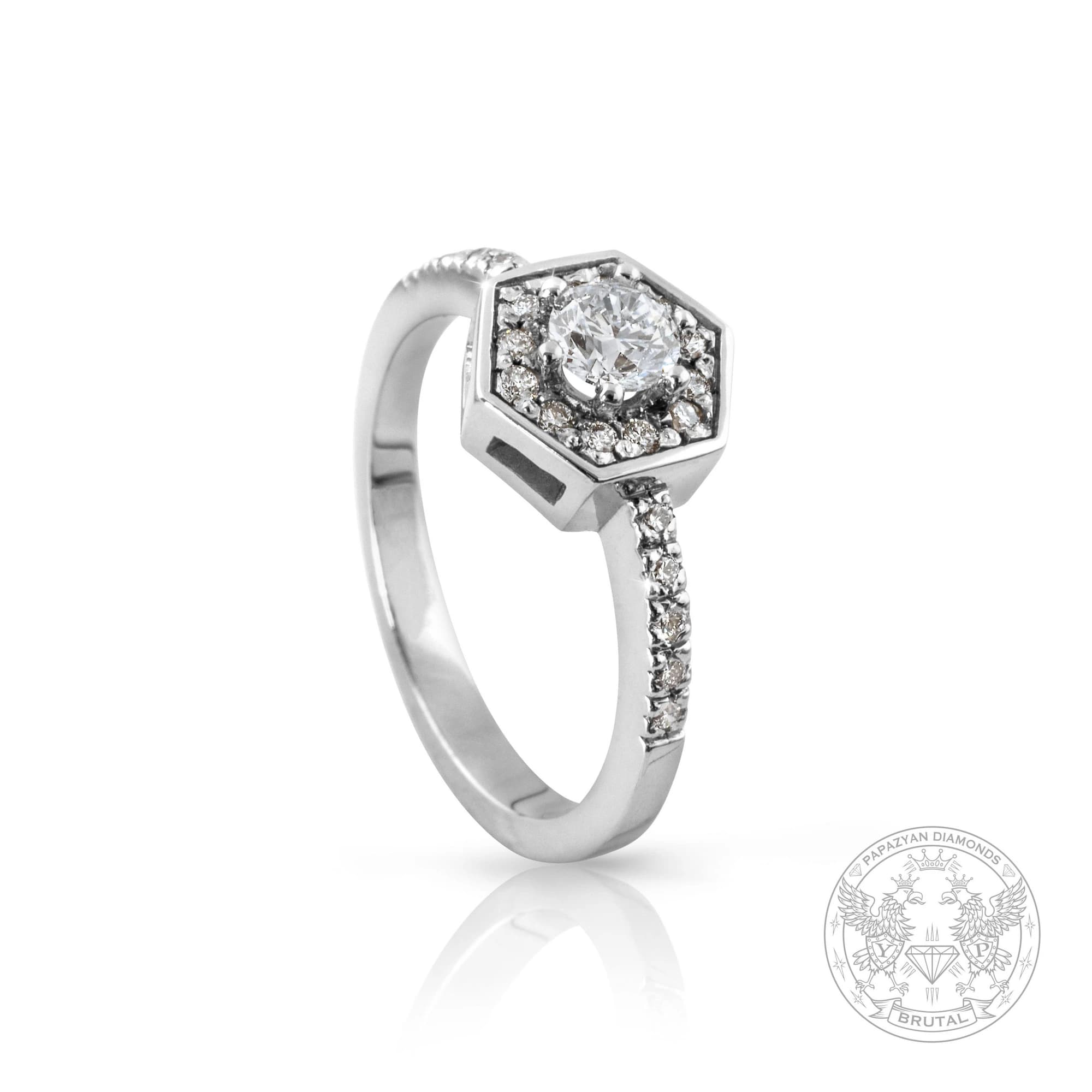 Годежен пръстен с диамант 0,3 ct и странични брилянти 0,08 ct в бяло злато 750 — GIA сертифициран