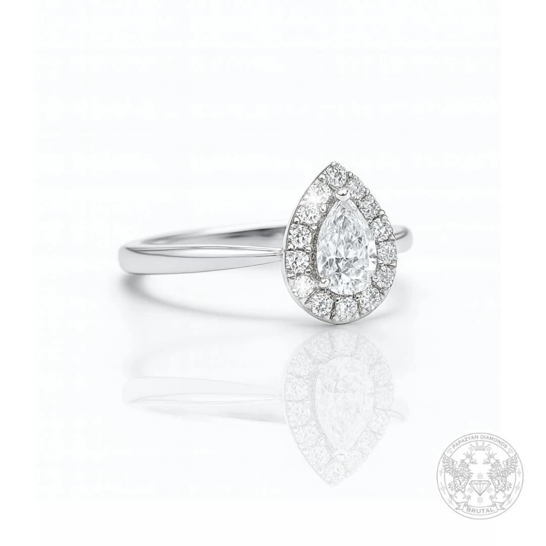 Годежен пръстен с диамант Pear 0,18 ct и странични брилянти 0,12 ct в злато 585