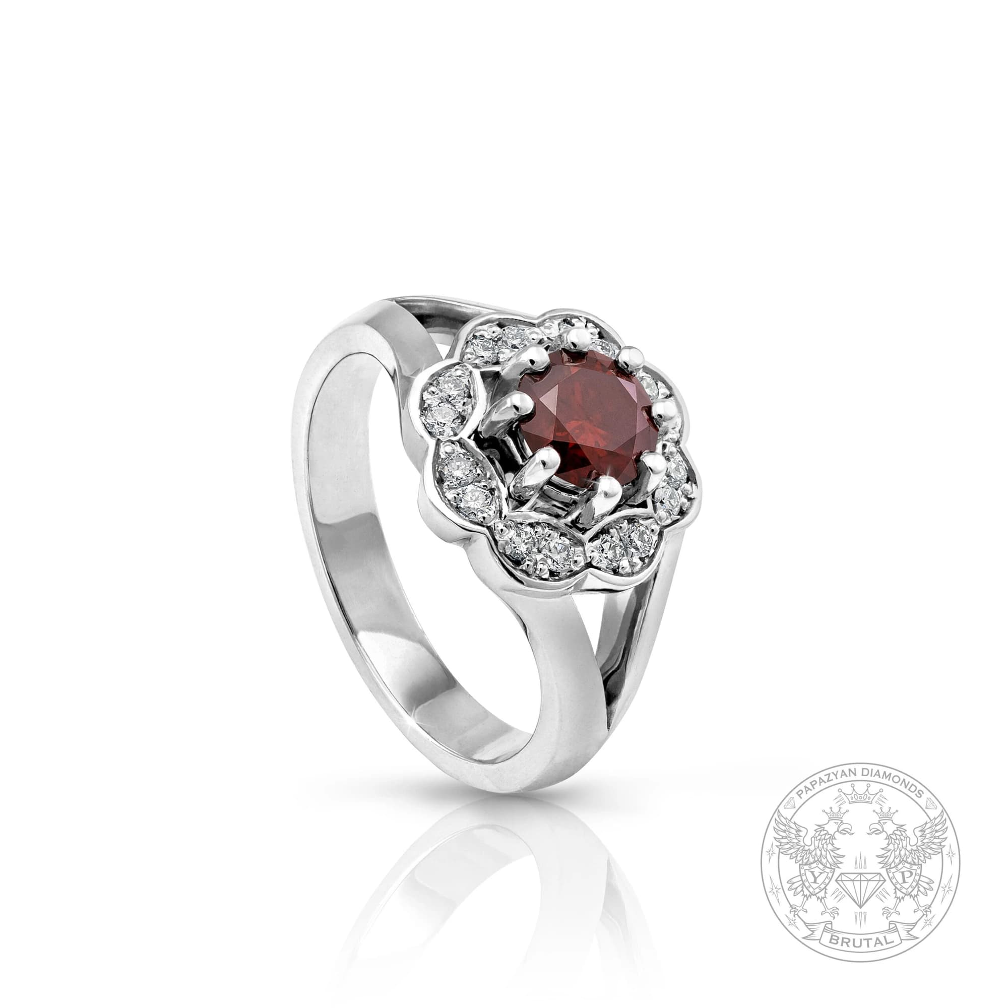 Годежен пръстен с диамант 0,56 ct и странични брилянти 0,12 ct в бяло злато 585