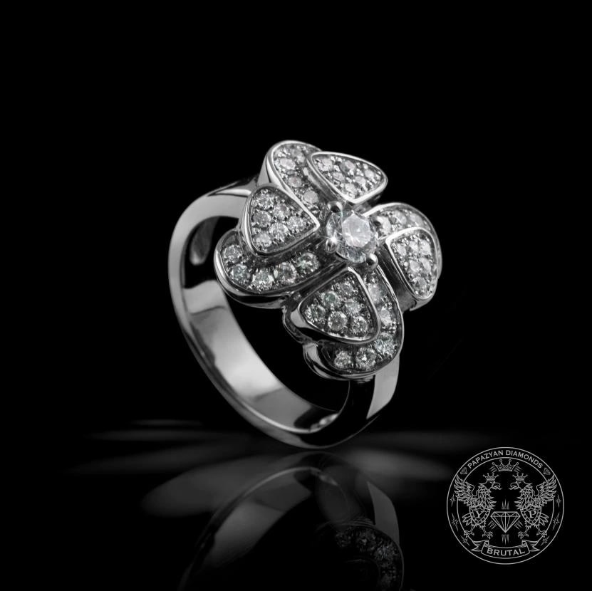Годежен пръстен с диамант 0,23 ct и странични брилянти 0,63 ct в бяло злато 585 — снимка 1