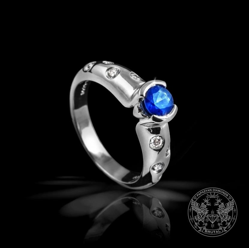Годежен пръстен със сапфир 0,6 ct и странични брилянти 0,2 ct в жълто злато 585 — снимка 1