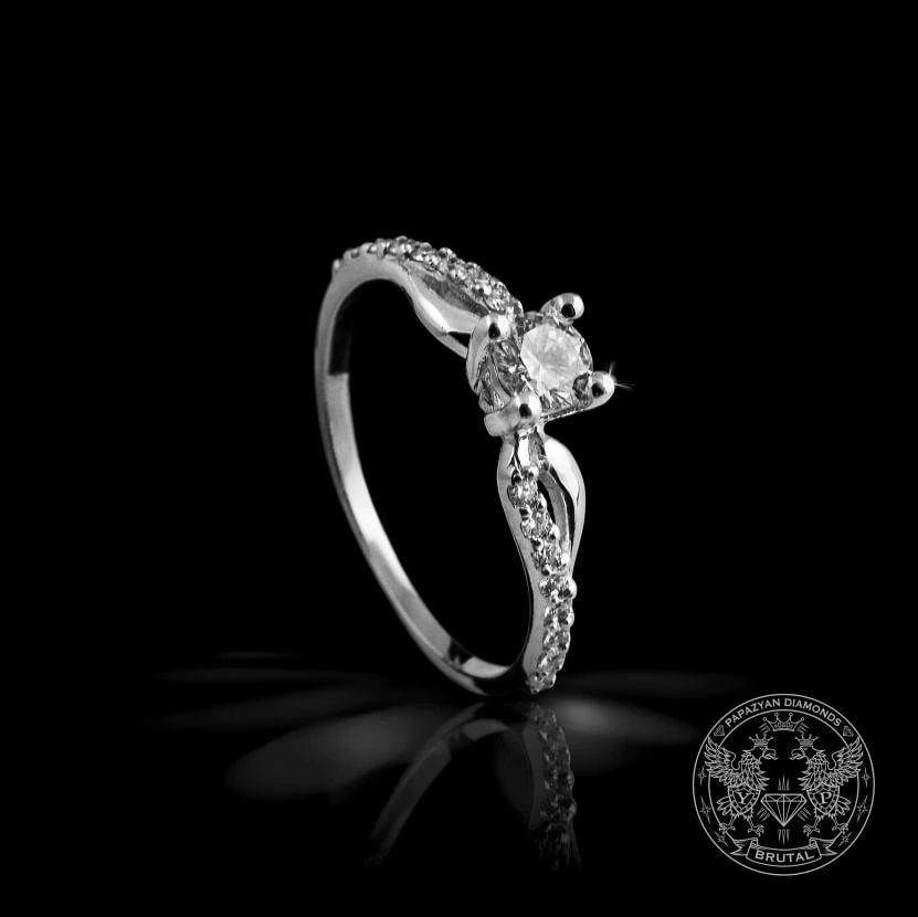 Годежен пръстен с диамант 0,275 ct и странични брилянти 0,16 ct в злато 585 — снимка 1