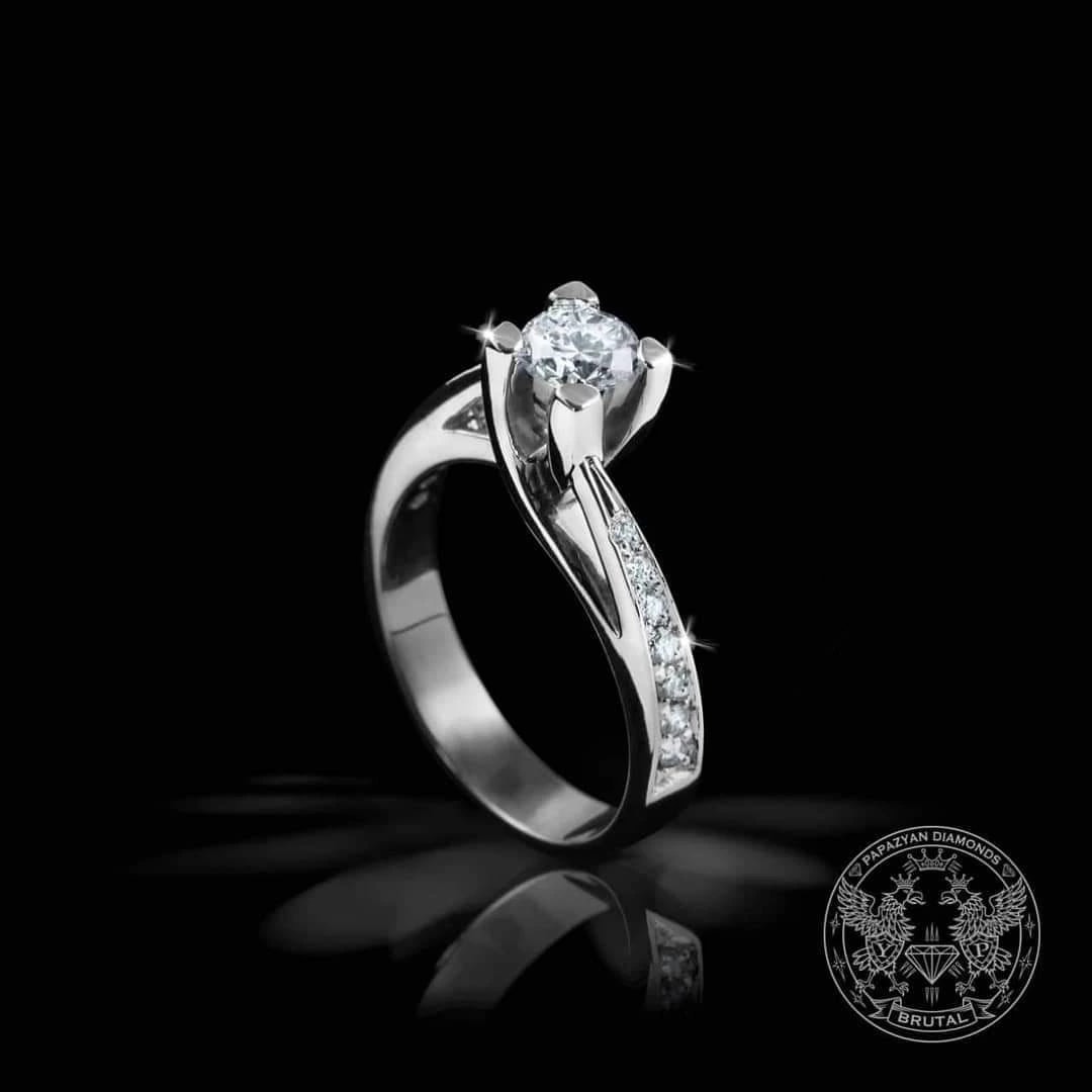 Годежен пръстен с диамант 0,4 ct и странични брилянти 0,157 ct в бяло злато 585 — снимка 1