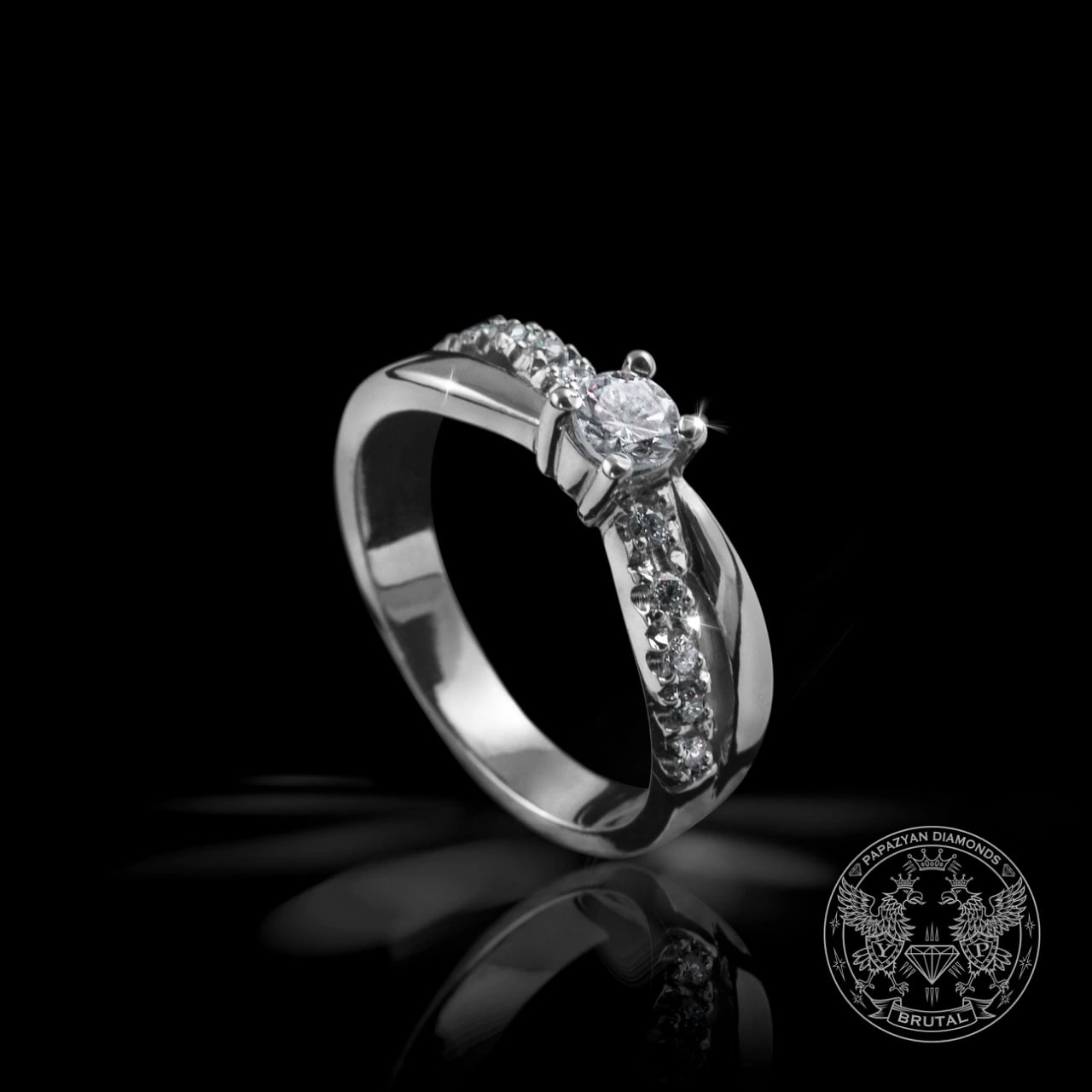 Годежен пръстен с диамант 0,23 ct и странични брилянти 0,17 ct в бяло злато 585 — снимка 1