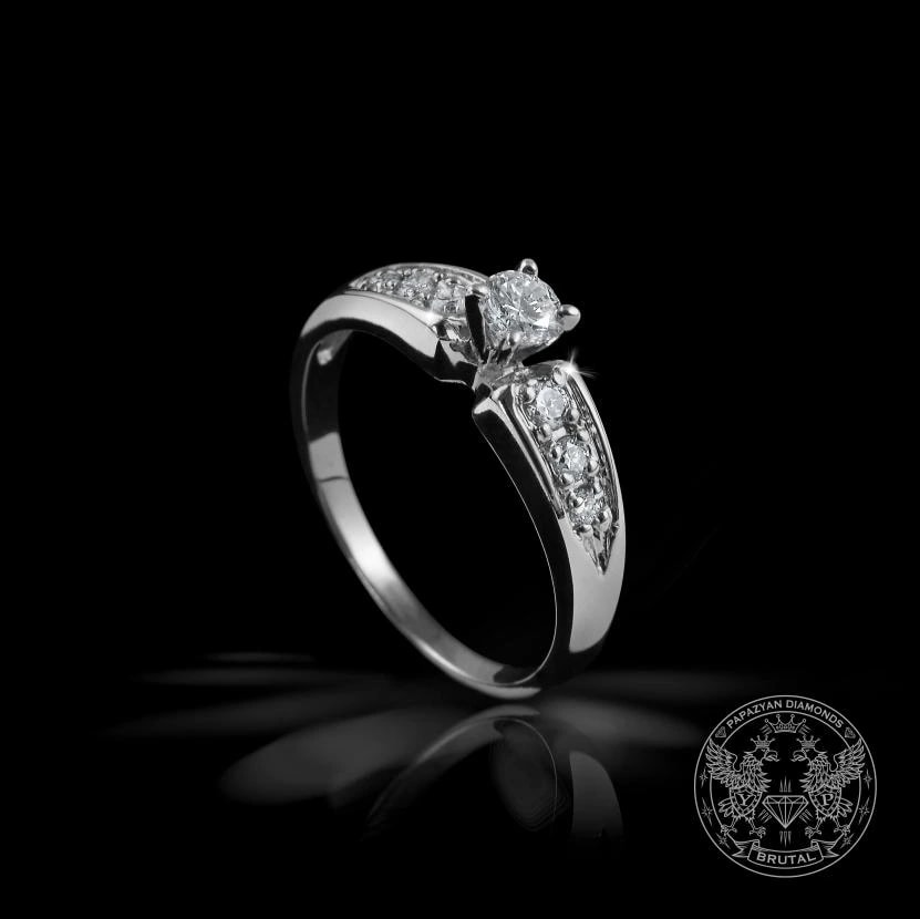 Годежен пръстен с диамант 0,25 ct и странични брилянти 0,14 ct в бяло злато 585 — снимка 1