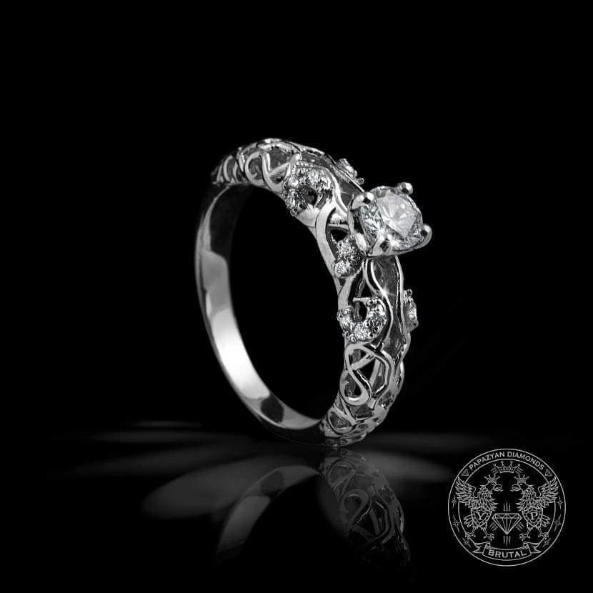 Годежен пръстен с диамант 0,31 ct и странични брилянти 0,18 ct в бяло злато 585 — снимка 1