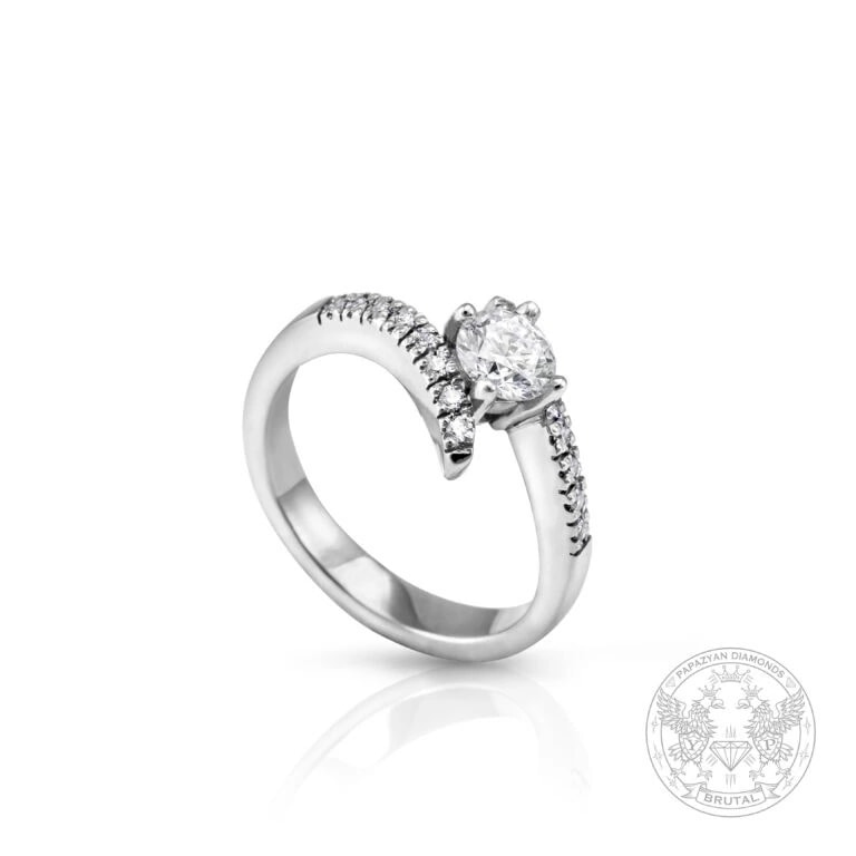 Годежен пръстен с диамант 0,32 ct и странични брилянти 0,12 ct в бяло злато 750 — снимка 1
