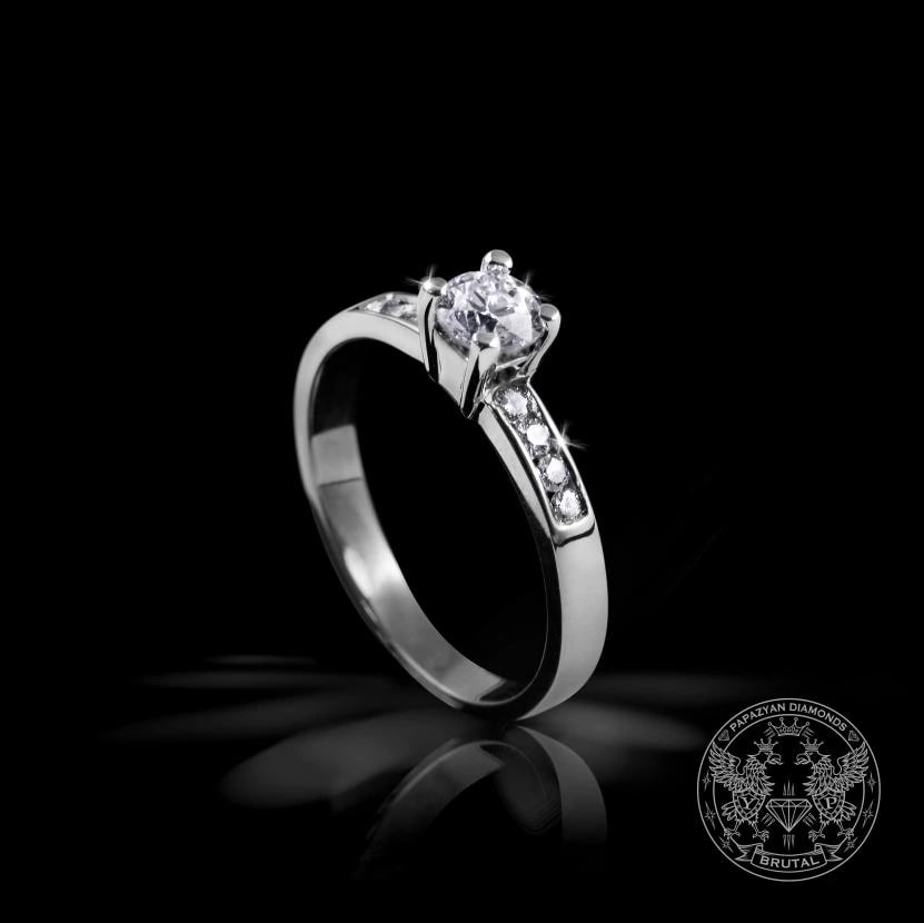 Годежен пръстен с диамант 0,27 ct и странични брилянти 0,1 ct в бяло злато 585 — снимка 1