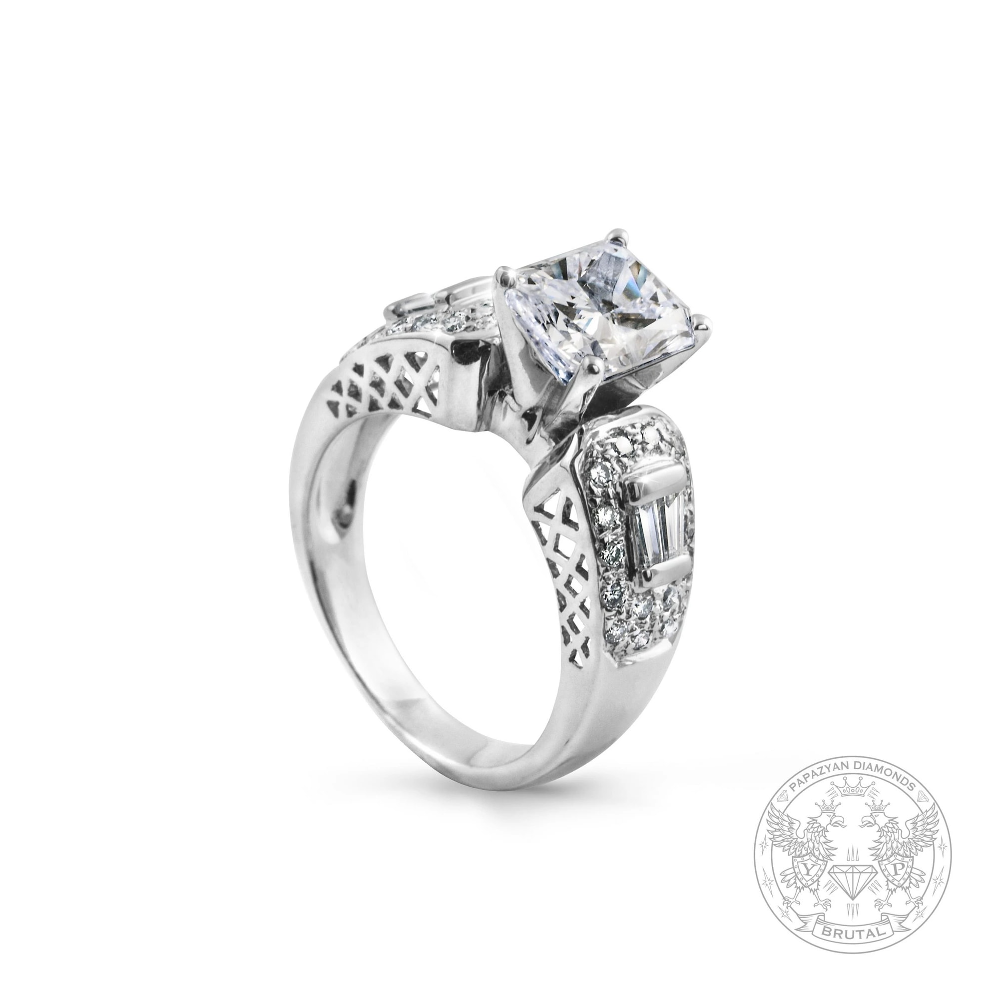 Годежен пръстен с диамант Princess 1,68 ct и странични брилянти 0,4 ct в бяло злато 750 — снимка 1