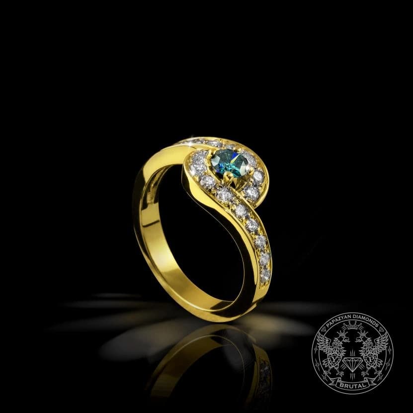 Годежен пръстен със сапфир 0,41 ct и странични брилянти 0,414 ct в жълто злато 585